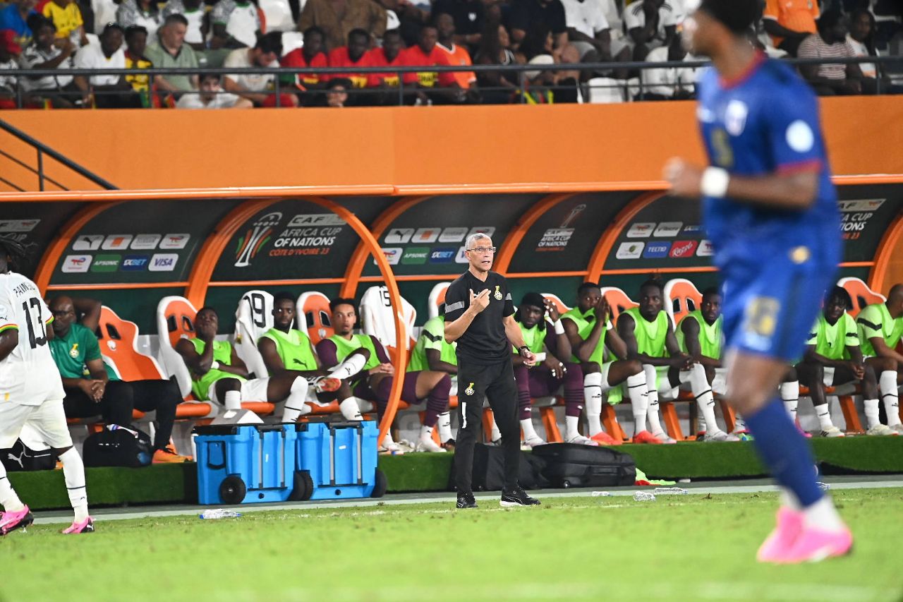 Cupa Africii, tati! Selecționerul englez al Ghanei, fost în Premier League, atacat de un fan după un eșec șocant_2
