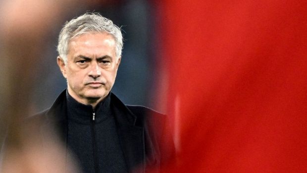 
	Jose Mourinho, reacție la miezul nopții după ce a fost demis de la AS Roma
