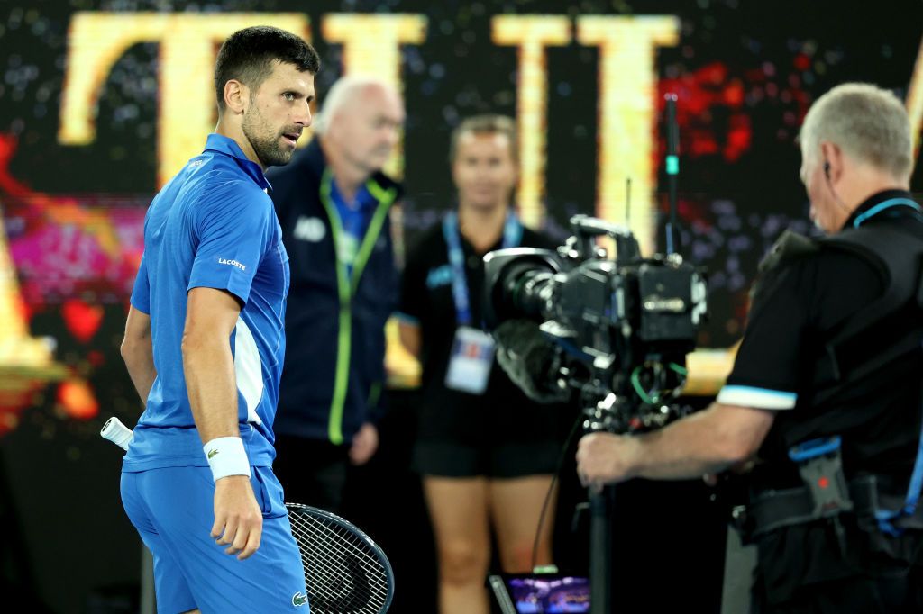Gesturi de mahala? Ce a făcut Djokovic la Melbourne, după al doilea set pierdut în două tururi _1