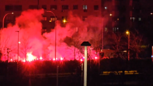 
	Atmosferă incendiară la Madrid, înainte de Atletico - Real. Fanii gazdelor s-au dezlănțuit în jurul stadionului
