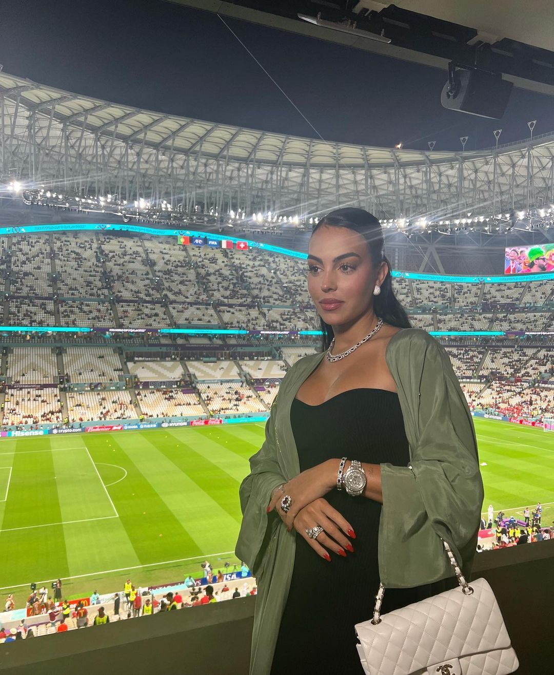 A fost seara lui Ronaldo, dar toți ochii au fost pe Georgina! Rochia mini în care a apărut a întors toate privirile _215