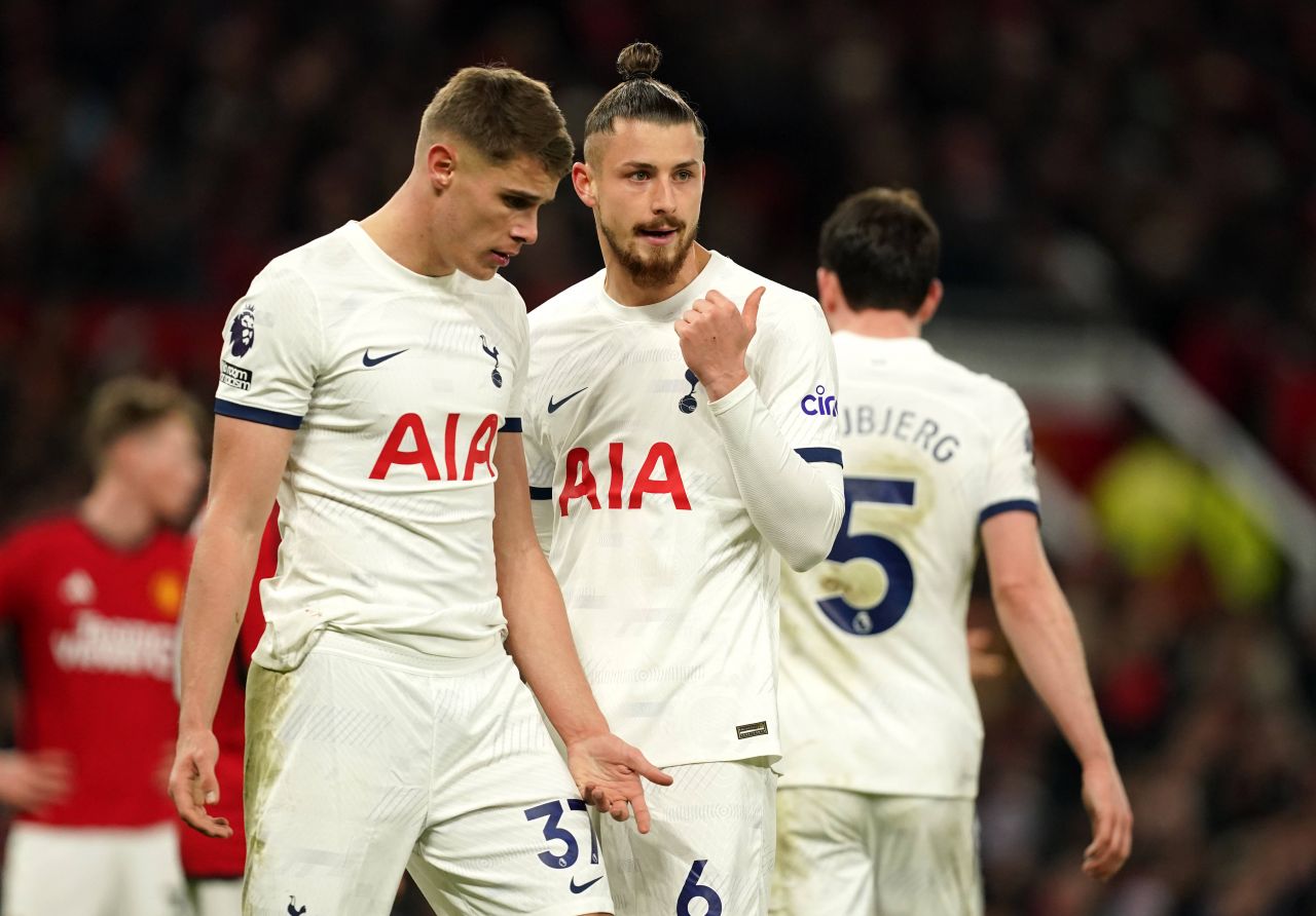 Cu Radu Drăgușin pe bancă, Tottenham a ratat calificarea în optimile de finală ale FA Cup, după ce a pierdut cu City, scor 0-1_2