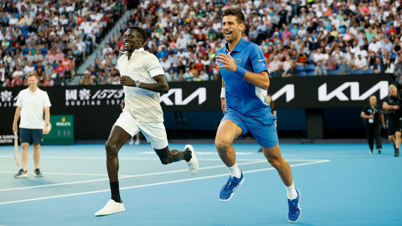 Faza zilei la Melbourne: Djokovic „l-a pupat” pe Kyrgios, în timp ce îi comenta meciul_3
