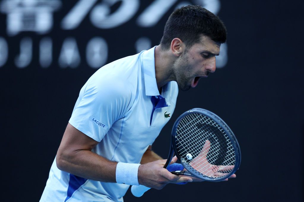 Djokovic, „extraterestru” în ciuda insolației: punctele de maestru prin care s-a calificat în a 11-a semifinală la Melbourne_4