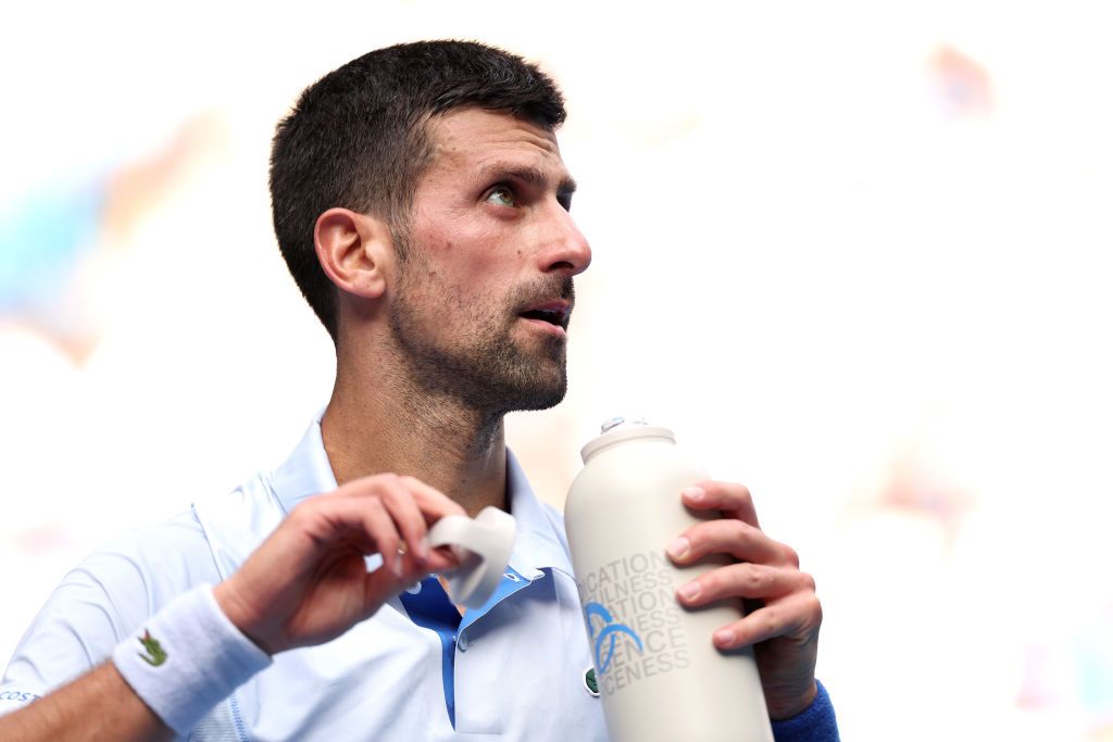 Djokovic, „extraterestru” în ciuda insolației: punctele de maestru prin care s-a calificat în a 11-a semifinală la Melbourne_5