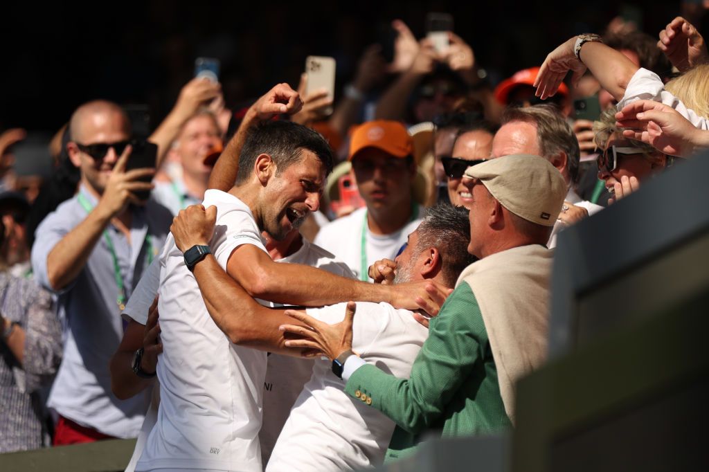 Djokovic, „extraterestru” în ciuda insolației: punctele de maestru prin care s-a calificat în a 11-a semifinală la Melbourne_53