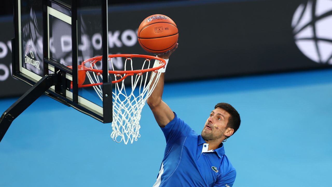 Djokovic, „extraterestru” în ciuda insolației: punctele de maestru prin care s-a calificat în a 11-a semifinală la Melbourne_11