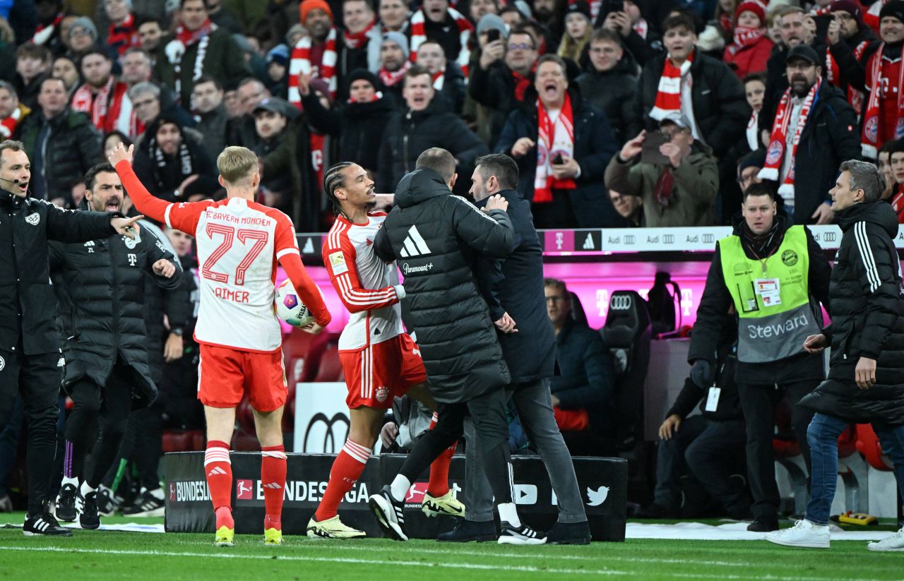 Scandal în Bundesliga: Leroy Sane, pălmuit de antrenorul adversarei: "M-a provocat!"_1