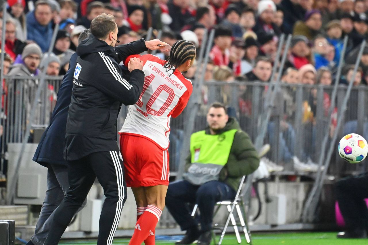 Scandal în Bundesliga: Leroy Sane, pălmuit de antrenorul adversarei: "M-a provocat!"_12