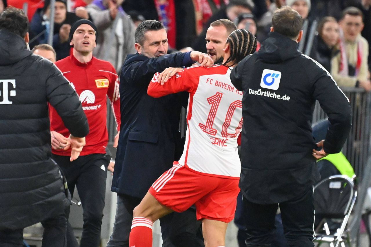 Scandal în Bundesliga: Leroy Sane, pălmuit de antrenorul adversarei: "M-a provocat!"_15