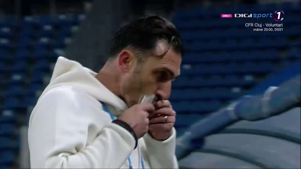 A 'învățat' de la cei mai buni! Elias Charalambous, surprins pupând icoanele după al doilea gol al FCSB-ului_4