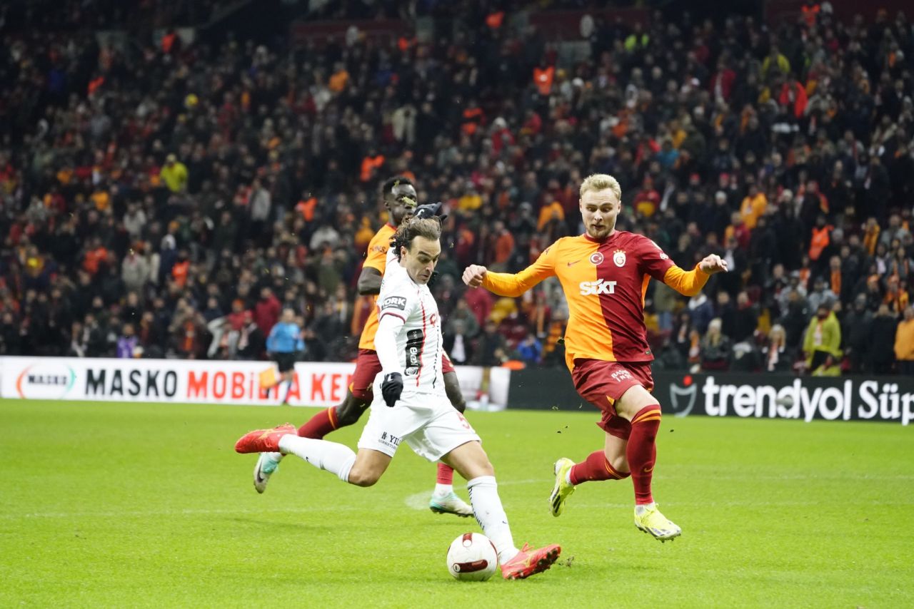 Florin Niță, cel mai bun om al lui Gaziantep în meciul cu Galatasaray. Paradele portarului român și nota primită_13