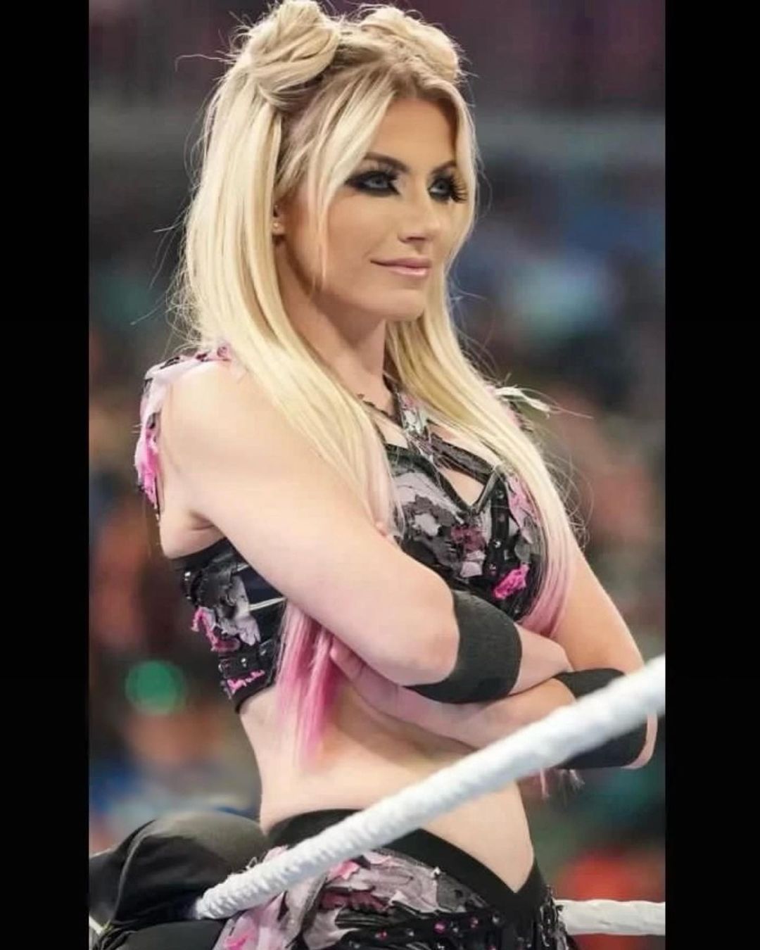 Cum arată Alexa Bliss, cea mai sexy concurentă din WWE care își face praf adversarele cu fiecare ocazie_17