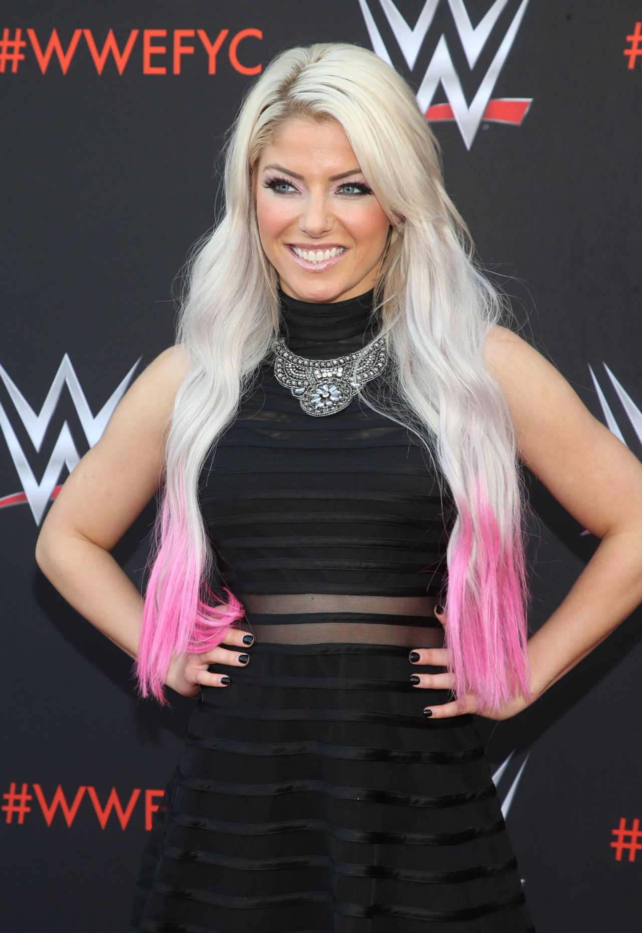 Cum arată Alexa Bliss, cea mai sexy concurentă din WWE care își face praf adversarele cu fiecare ocazie_22