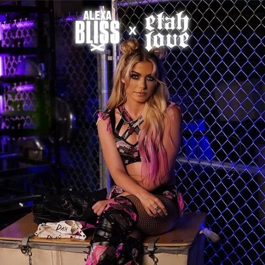 Cum arată Alexa Bliss, cea mai sexy concurentă din WWE care își face praf adversarele cu fiecare ocazie_48