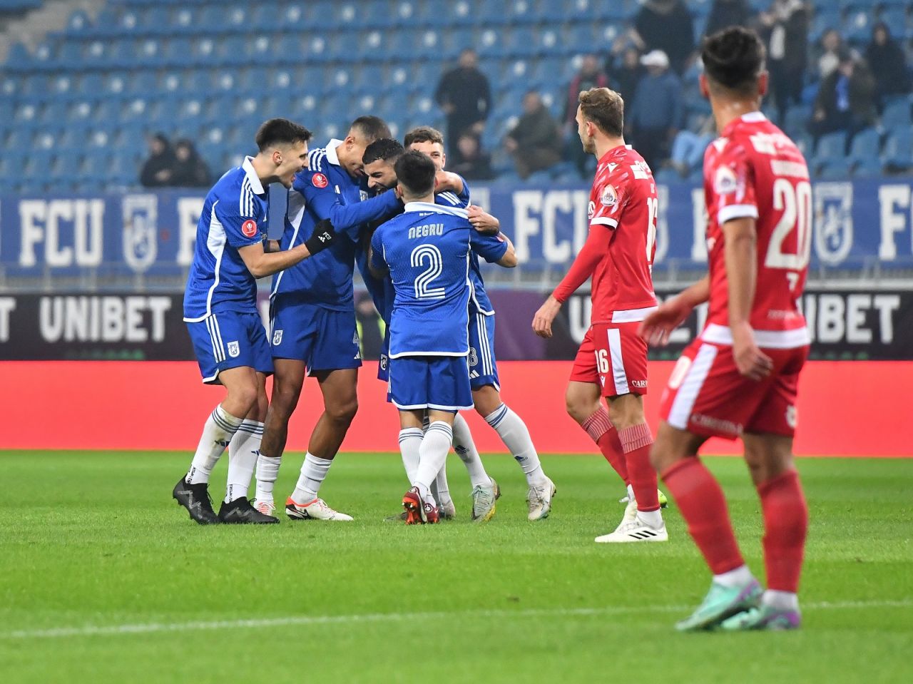 FC U Craiova - Dinamo 2-1 | „Câinii”, pe ultimul loc în clasament după încă un meci cu ghinion! Bauza a adus victoria_6