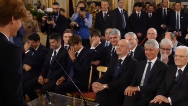 
	Momentul în care Sinner s-a făcut de râs în fața președintelui Italiei: de ce l-a pufnit râsul la pupitru
