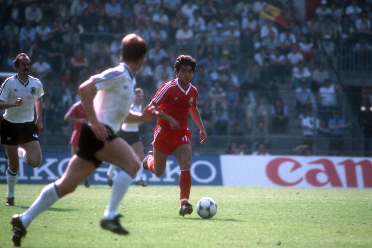 Gheorghe Hagi, titular la 19 ani la Euro 1984! Acum patru decenii, puștiul Gică se lupta cu Karl-Heinz Rummenigge, Lothar Matthaus sau Rudi Voller_1