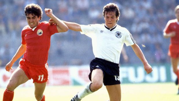 
	Gheorghe Hagi, titular la 19 ani la Euro 1984! Acum patru decenii, puștiul Gică se lupta cu Karl-Heinz Rummenigge, Lothar Matthaus sau Rudi Voller
