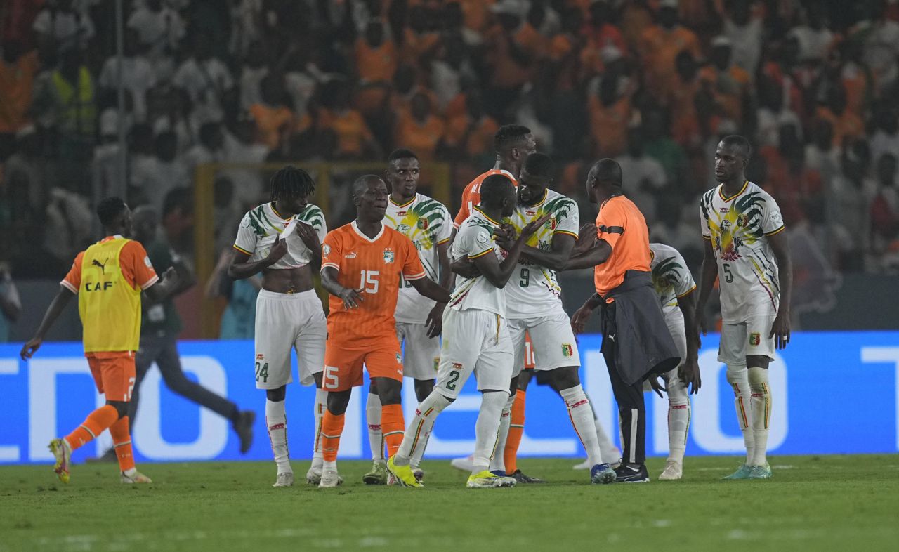 Doar la Cupa Africii: cum să pierzi de două ori în ultimul minut, în același meci_8
