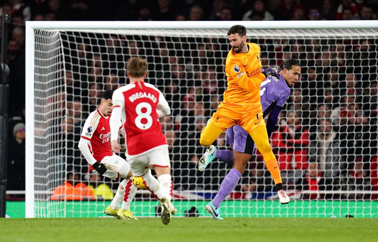 Zi de coșmar pentru Alisson și Van Dijk! Liverpool a pierdut derby-ul cu Arsenal de pe Emirates_1