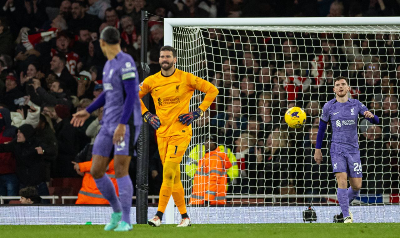 Zi de coșmar pentru Alisson și Van Dijk! Liverpool a pierdut derby-ul cu Arsenal de pe Emirates_2