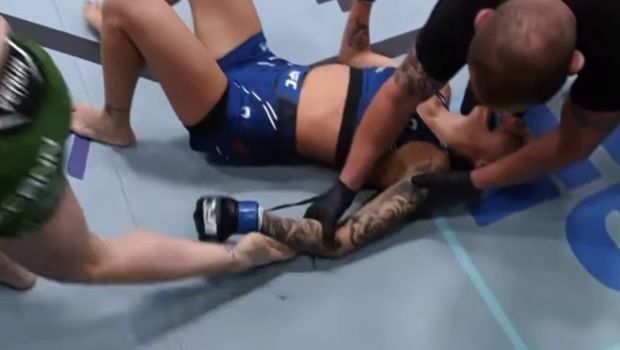 Înfrângere dureroasă pentru Diana Belbiță în UFC! A pierdut încă din prima rundă după ce adversara a fost la un pas să îi rupă mâna&nbsp;