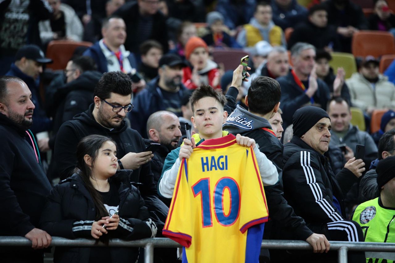 Un copil a oferit imaginea serii pe Arena Națională la FCSB - Farul. Cum l-a așteptat pe Gică Hagi_1