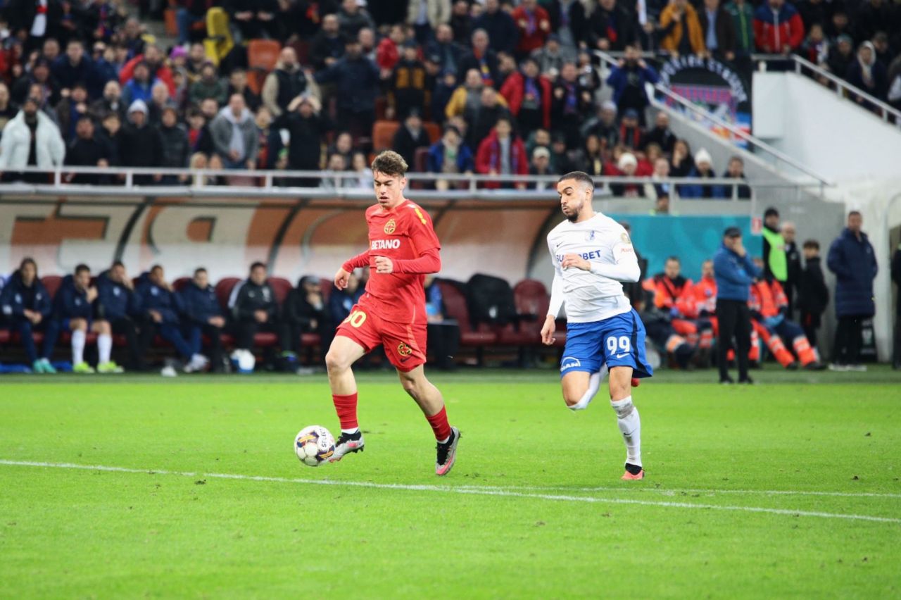 Singurul jucător al FCSB care a fost fluierat de fani, în timpul meciului cu Farul. Ce i-a transmis Mustață, liderul galeriei_7
