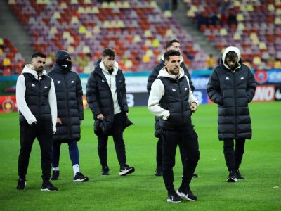 Jucătorii FCSB, înaintea meciului cu Farul / Foto - Gabriel Chirea