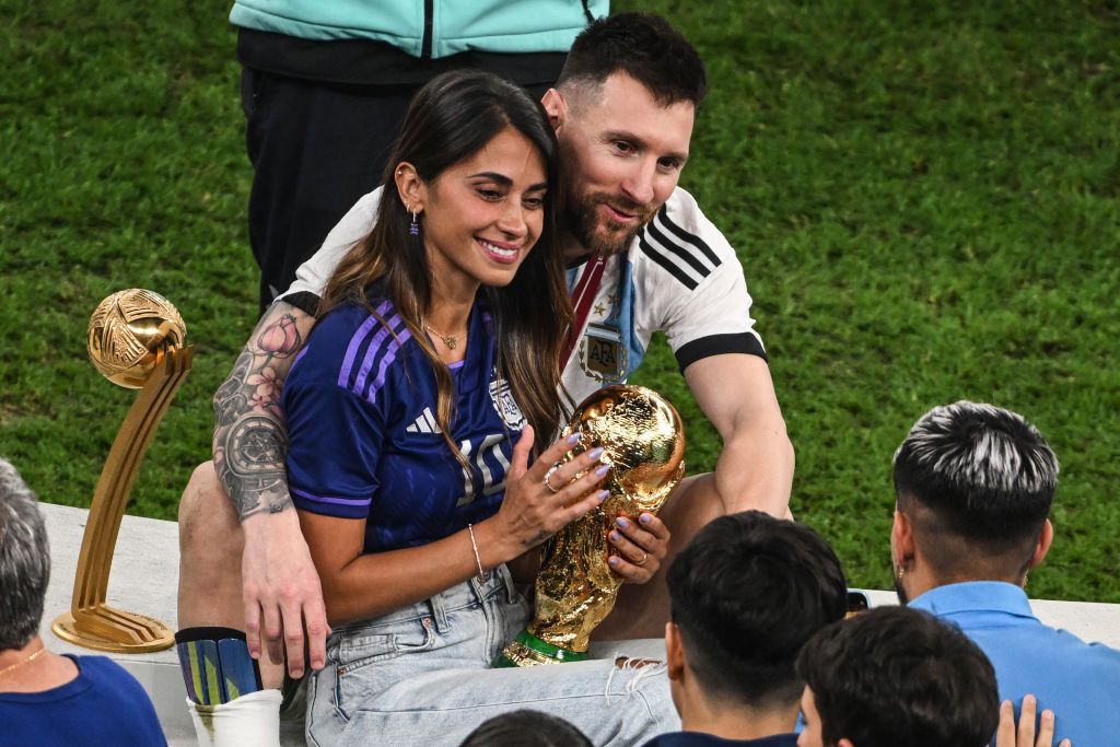 Imagini nemaivăzute după finala Cupei Mondiale din Qatar. Lionel Messi, în prim-plan alături de soția sa_12