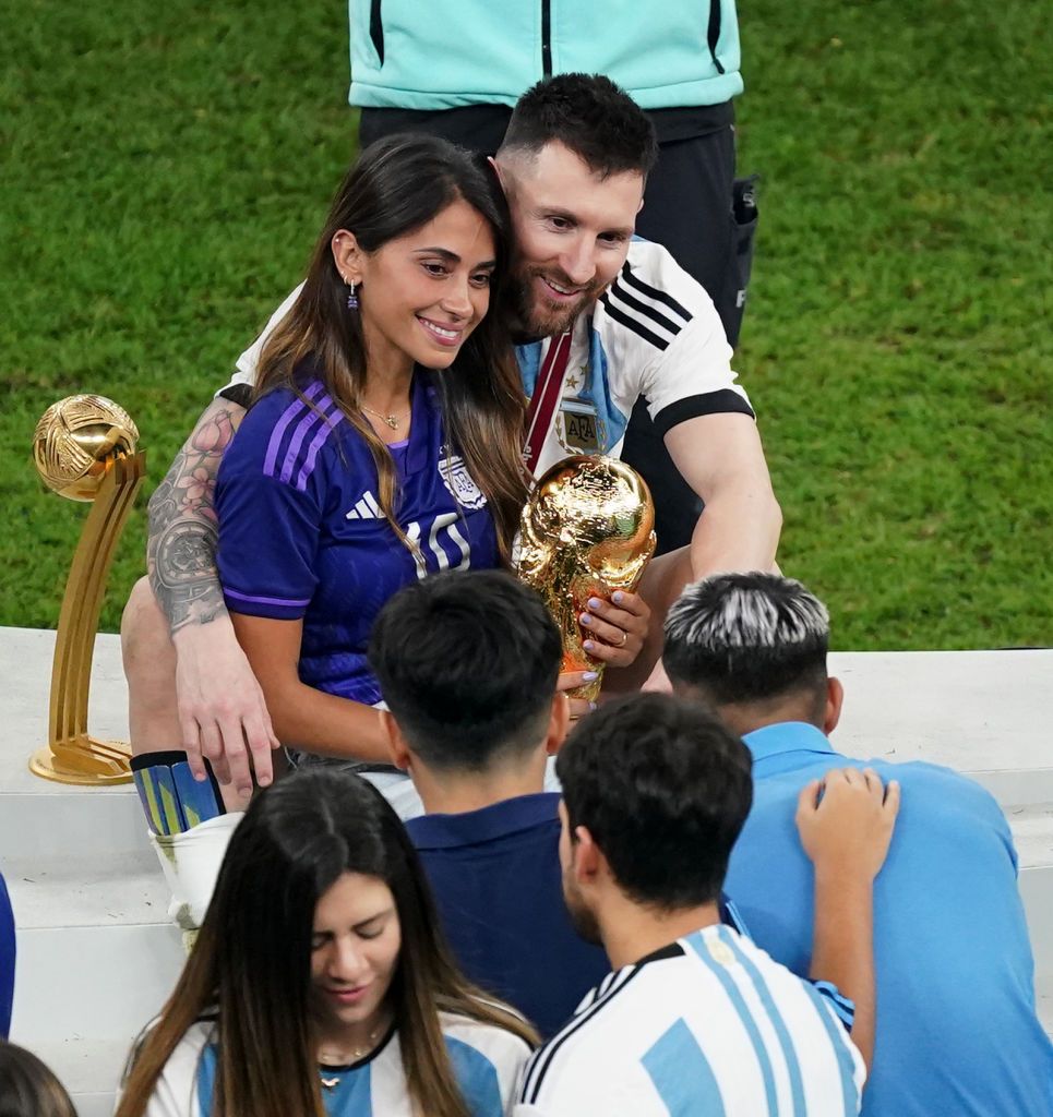Imagini nemaivăzute după finala Cupei Mondiale din Qatar. Lionel Messi, în prim-plan alături de soția sa_9