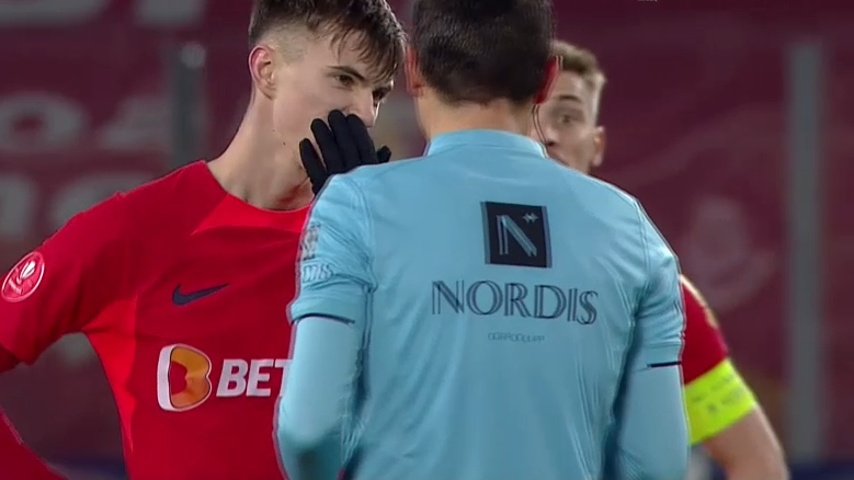 Reacție dură în timpul meciului U Cluj - FCSB: "Să terminăm odată! Roșu pentru amândoi"_3