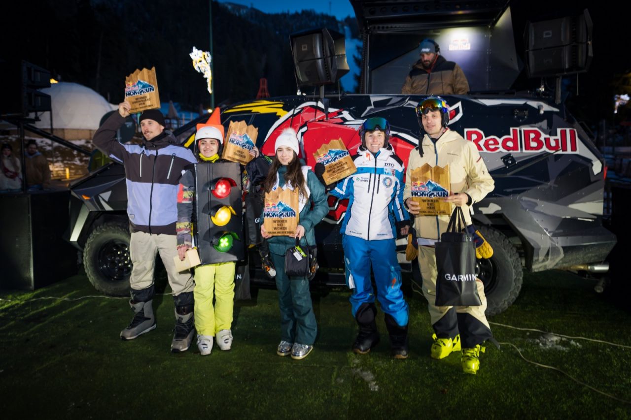 100 de schiori și snowboarderi s-au întrecut în weekend în cea mai trăsnită competiție de pe pârtie, Red Bull Homerun_6