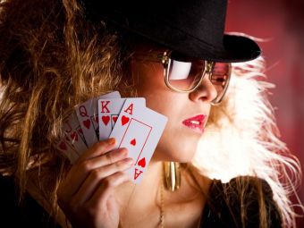 
	(P) Poker online vs. poker live - care versiune ți se potrivește mai bine?
