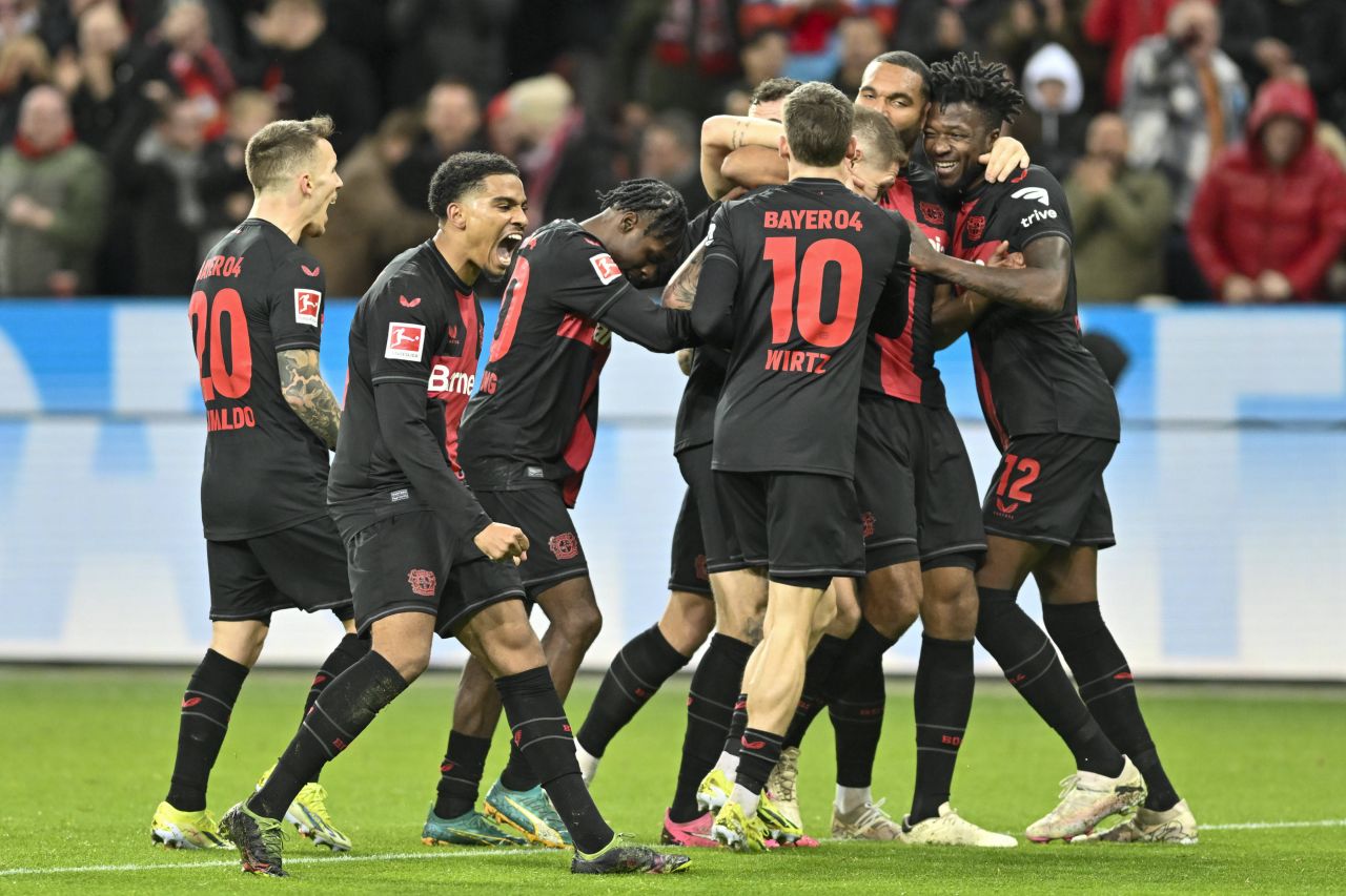 S-a scris istorie în Germania: Bayer Leverkusen, 33 de meciuri la rând fără eșec! Xabi Alonso se îndreaptă spre titlu_6
