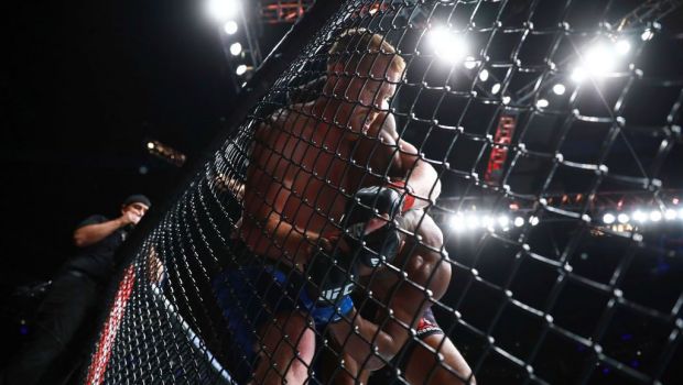 Incident violent în UFC! Un fan a fost făcut KO la gala din Mexico City