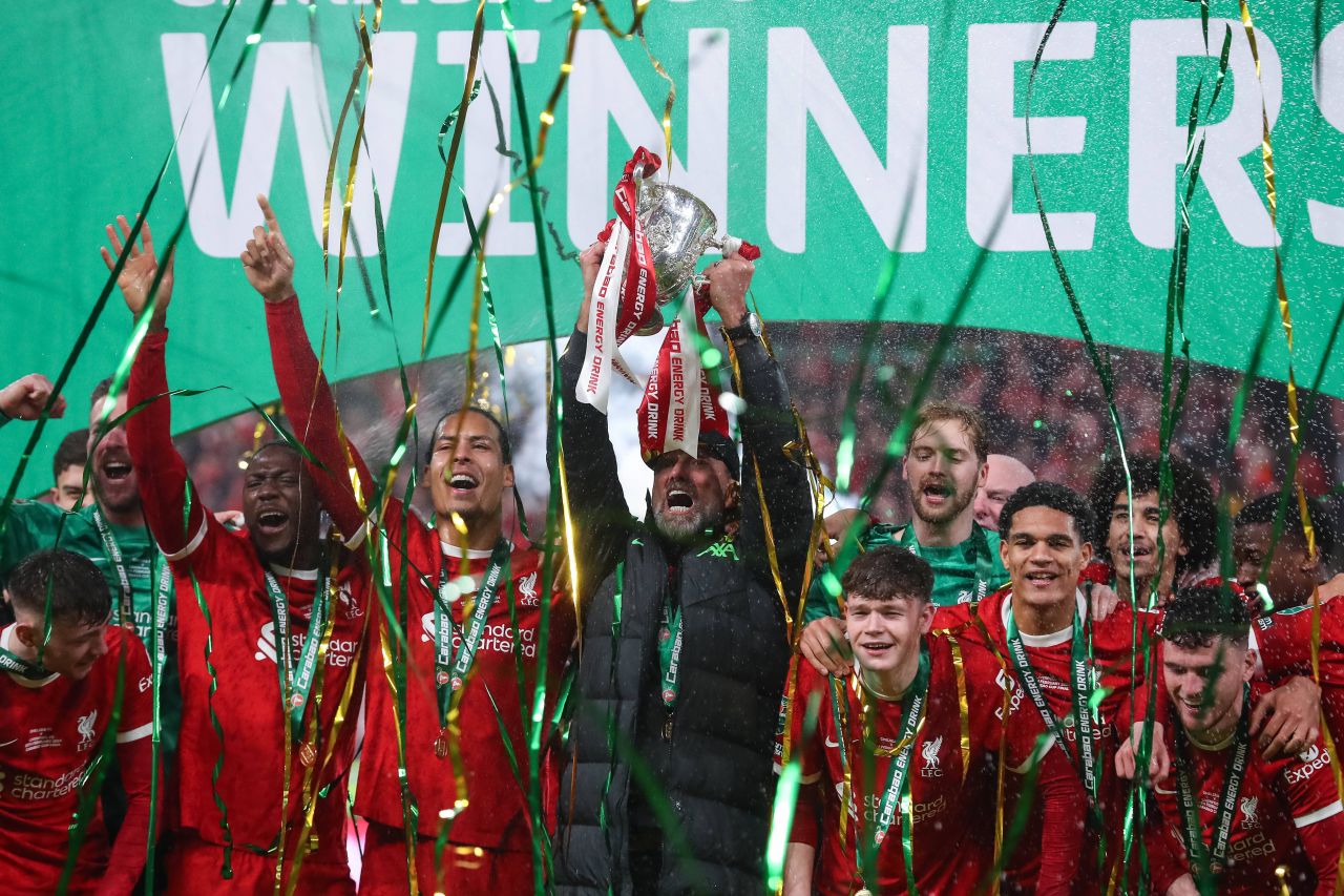 Party pe Wembley! Jurgen Klopp și jucătorii lui Liverpool s-au pozat cu trofeul Carabao Cup_13