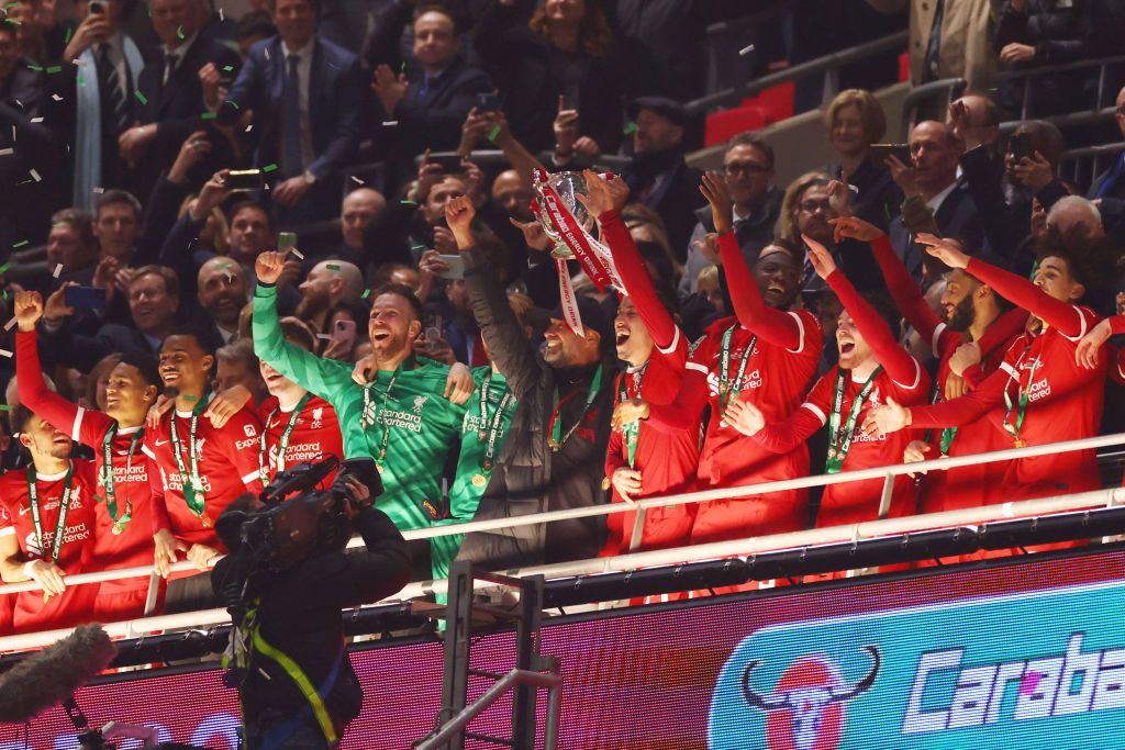 Party pe Wembley! Jurgen Klopp și jucătorii lui Liverpool s-au pozat cu trofeul Carabao Cup_3