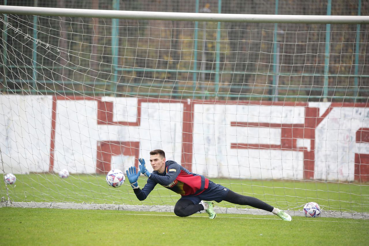 Portarul naționalei României a fost transferul anului, dar are o ”valoare incertă”, iar clubul caută un nou goalkeeper!_2