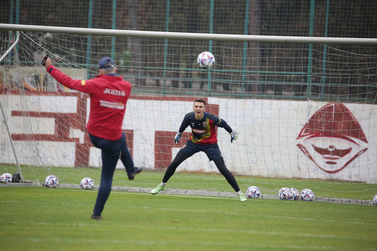 Portarul naționalei României a fost transferul anului, dar are o ”valoare incertă”, iar clubul caută un nou goalkeeper!_3