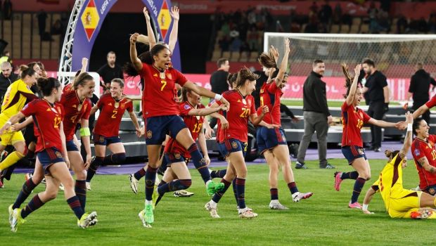 
	Spania, de neoprit! Campioana mondială a câștigat și prima ediție a Ligii Națiunilor la fotbal feminin + o româncă a fost implicată în finală
