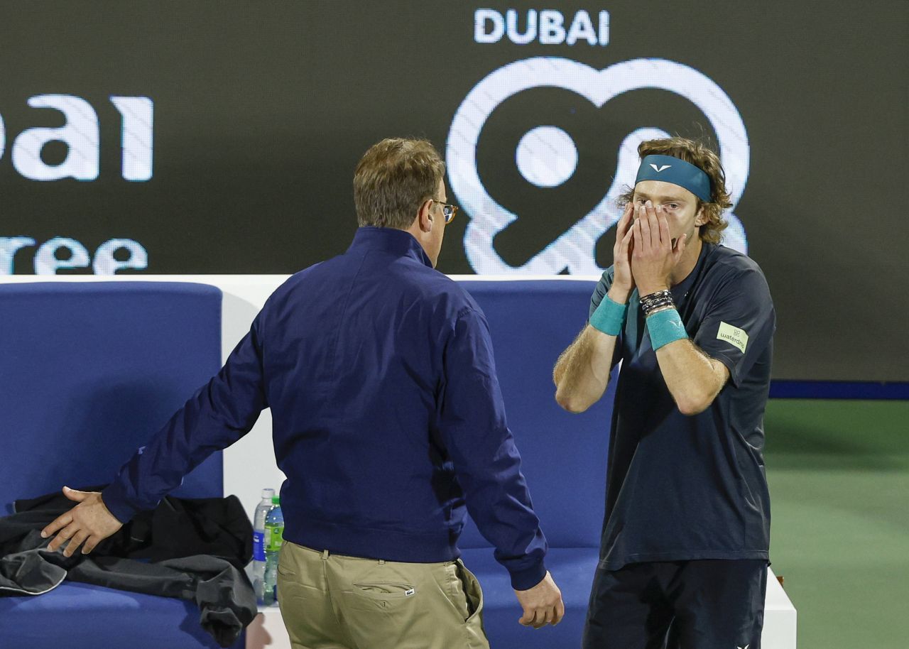 Momente uluitoare la ATP Dubai: Andrey Rublev, descalificat după o criză de nervi_1