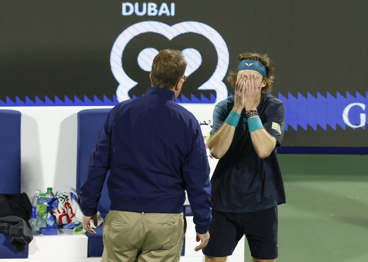 Momente uluitoare la ATP Dubai: Andrey Rublev, descalificat după o criză de nervi_2