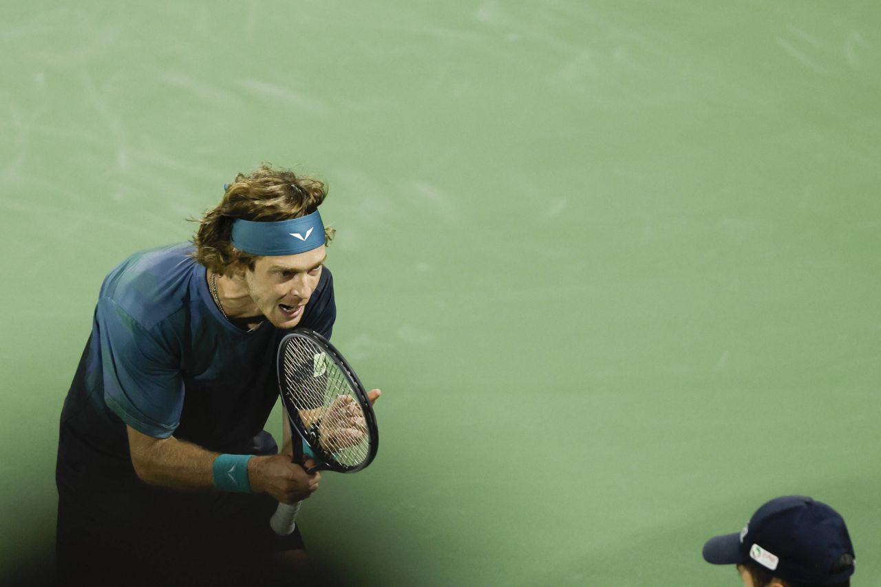 Momente uluitoare la ATP Dubai: Andrey Rublev, descalificat după o criză de nervi_4