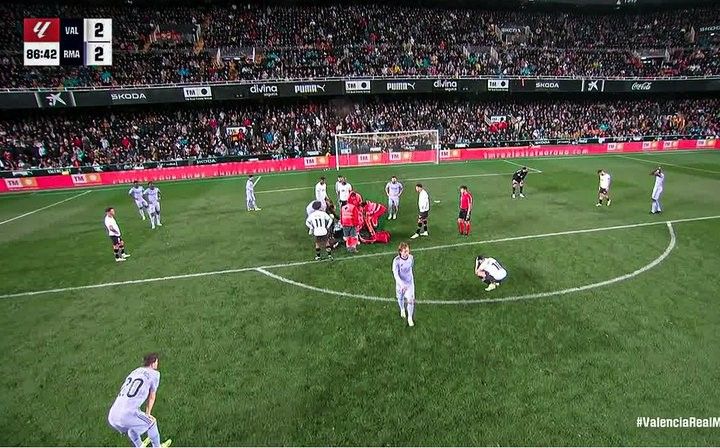 Imagini cutremurătoare! Accidentare horror în Valencia - Real Madrid: jucătorii au rămas încremeniți pe teren_1