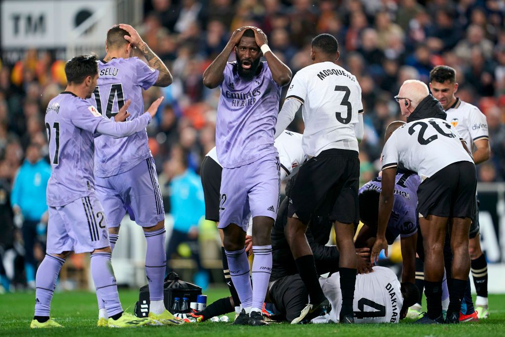 Imagini cutremurătoare! Accidentare horror în Valencia - Real Madrid: jucătorii au rămas încremeniți pe teren_5