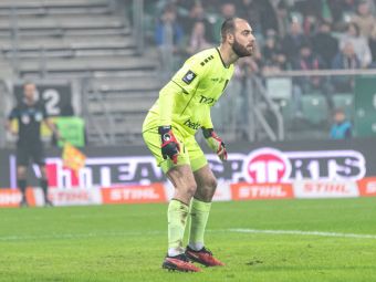 
	Valentin Cojocaru, pierdut în spațiu! Ce gol a încasat portarul român în meciul Legia Varșovia - Pogon Szczecin 1-1
