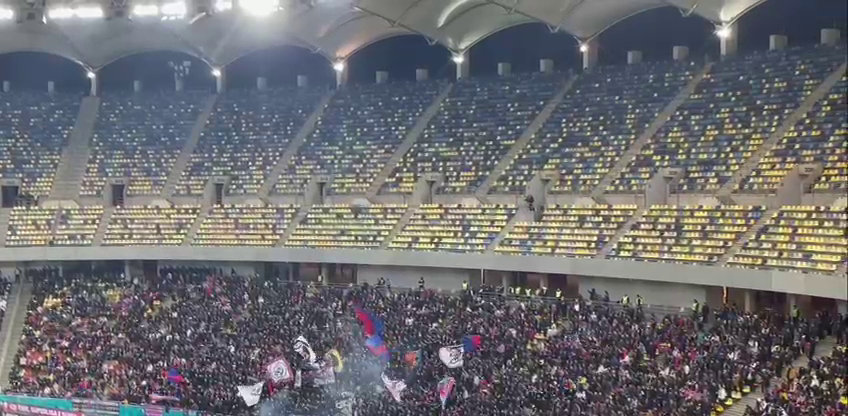 Atmosferă superbă la FCSB - Petrolul Ploiești! Fanii vicecampioanei au aruncat cu materiale pirotehnice în debutul meciului_19