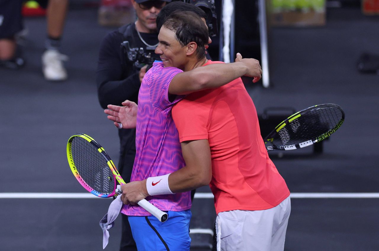 Duelul Generațiilor! Carlos Alcaraz îl depășește pe Rafa Nadal într-un meci de excepție la Las Vegas_2